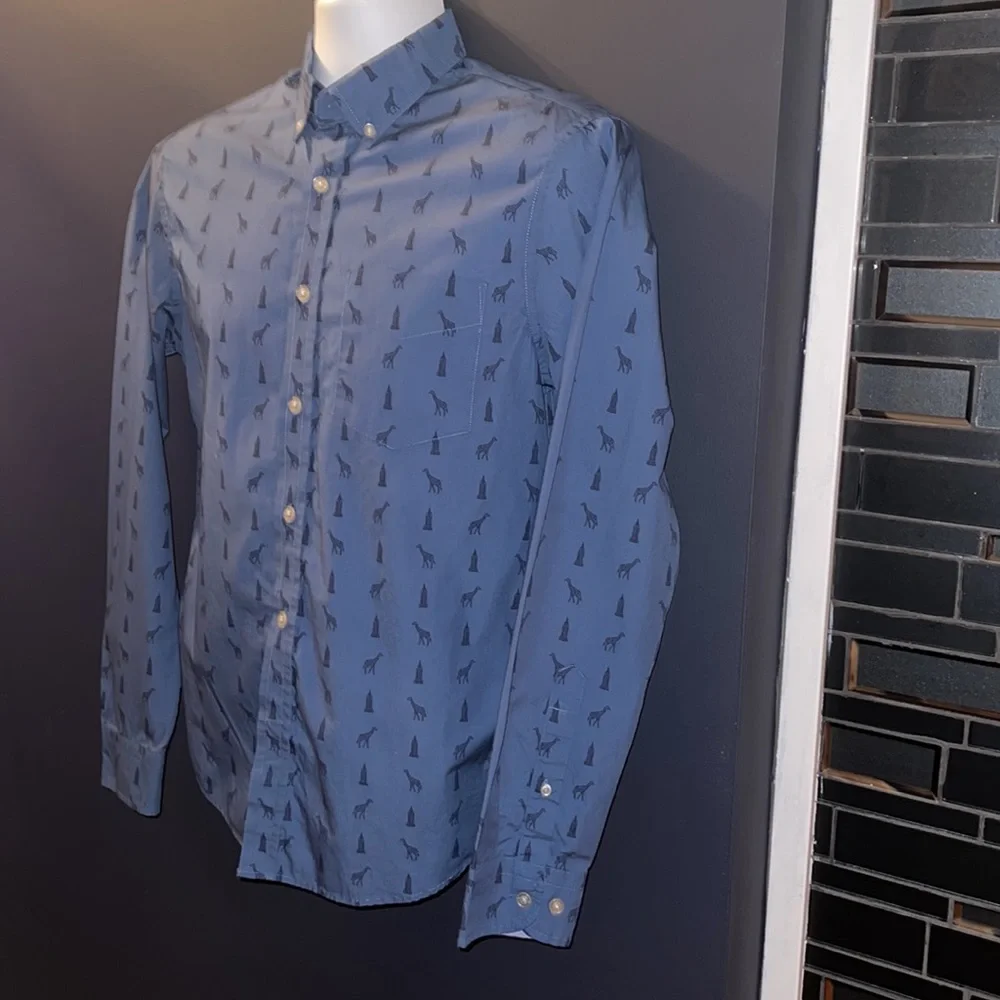 BANANA REPUBLIC Button Down Shirt. Size Small